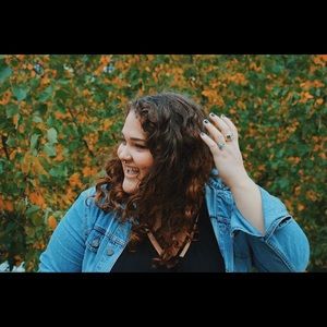 Meet your Posher, Dee